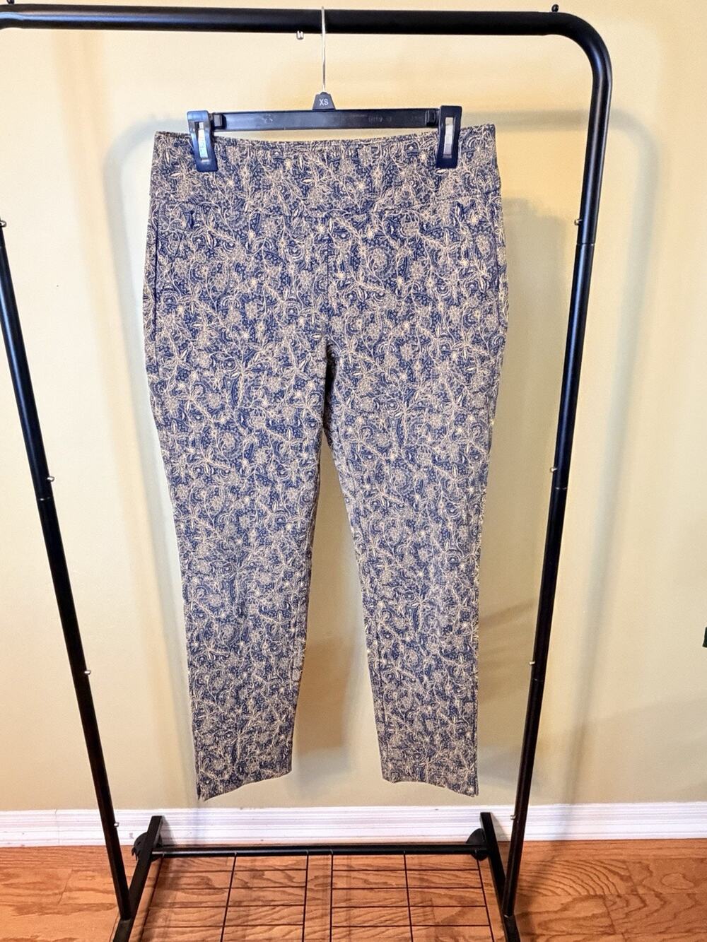 Soft Surroundings Floral Print Green and Tan Jeggings Size Small